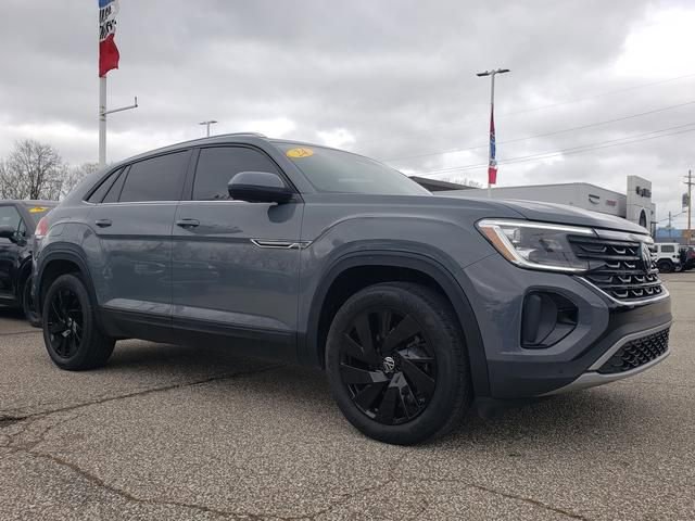 Used 2024 Volkswagen Atlas Cross Sport SE w/ Panoramic Sunroof Package image 1
