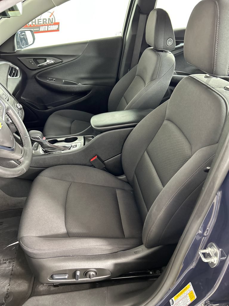 Used 2025 Chevrolet Malibu RS FWD image 12
