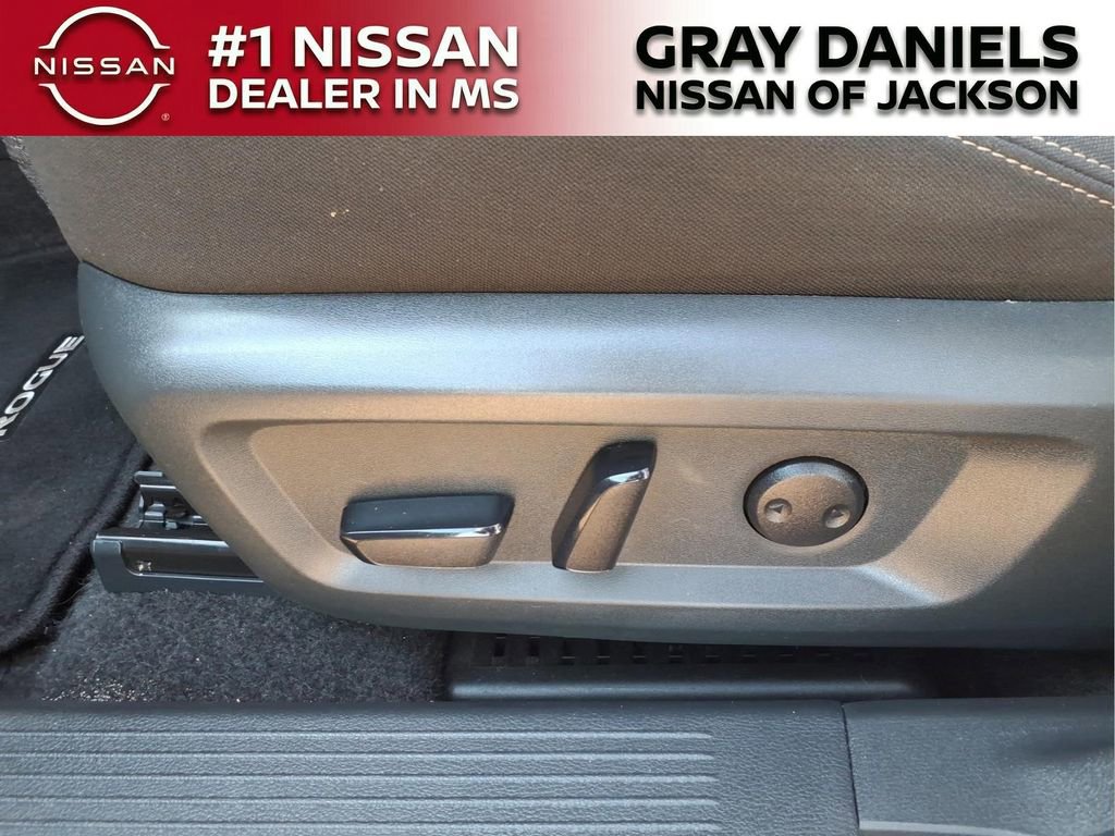 Used 2023 Nissan Rogue SV FWD image 12