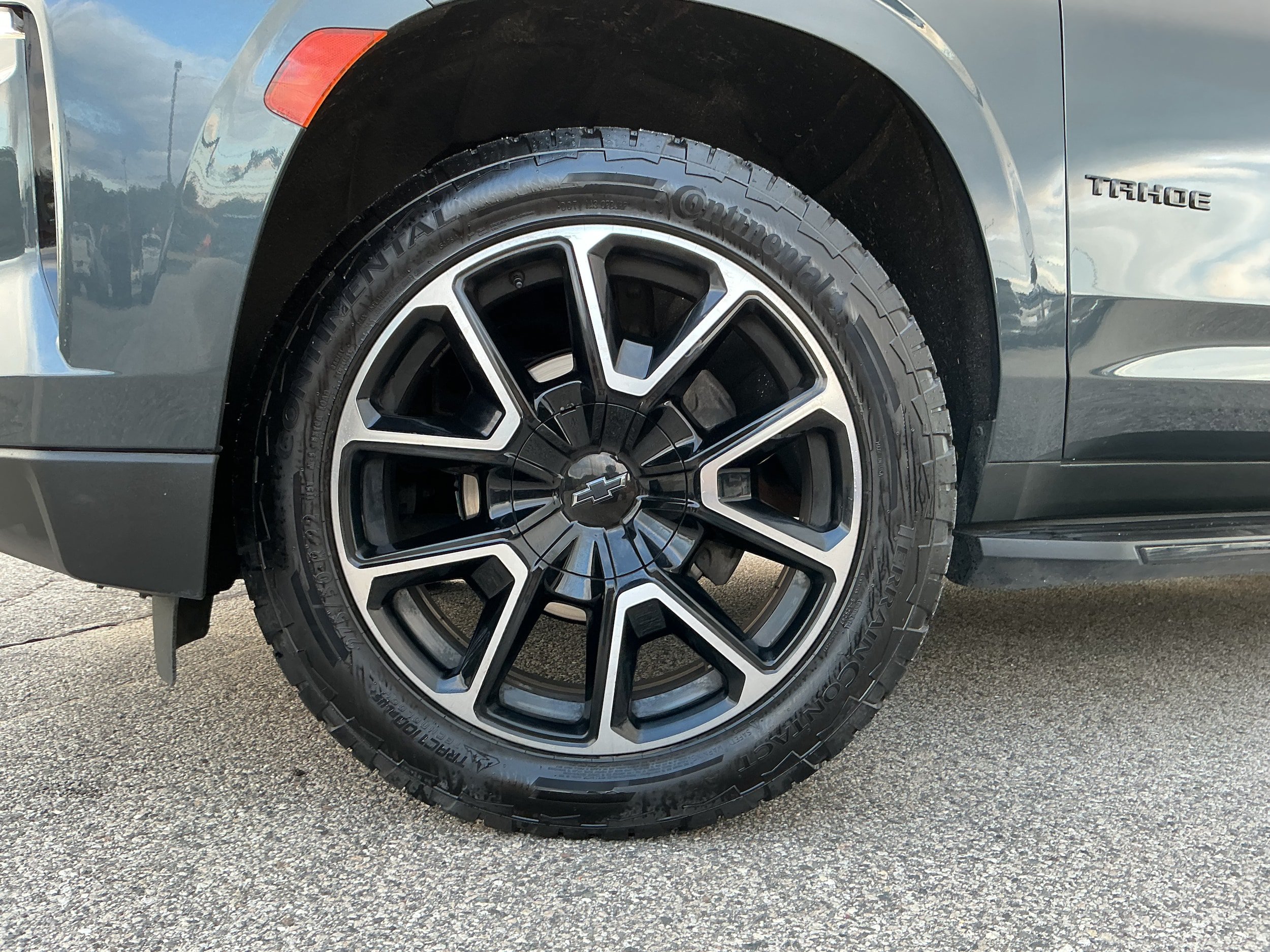 Used 2021 Chevrolet Tahoe RST w/ Luxury Package AWD/4WD image 8