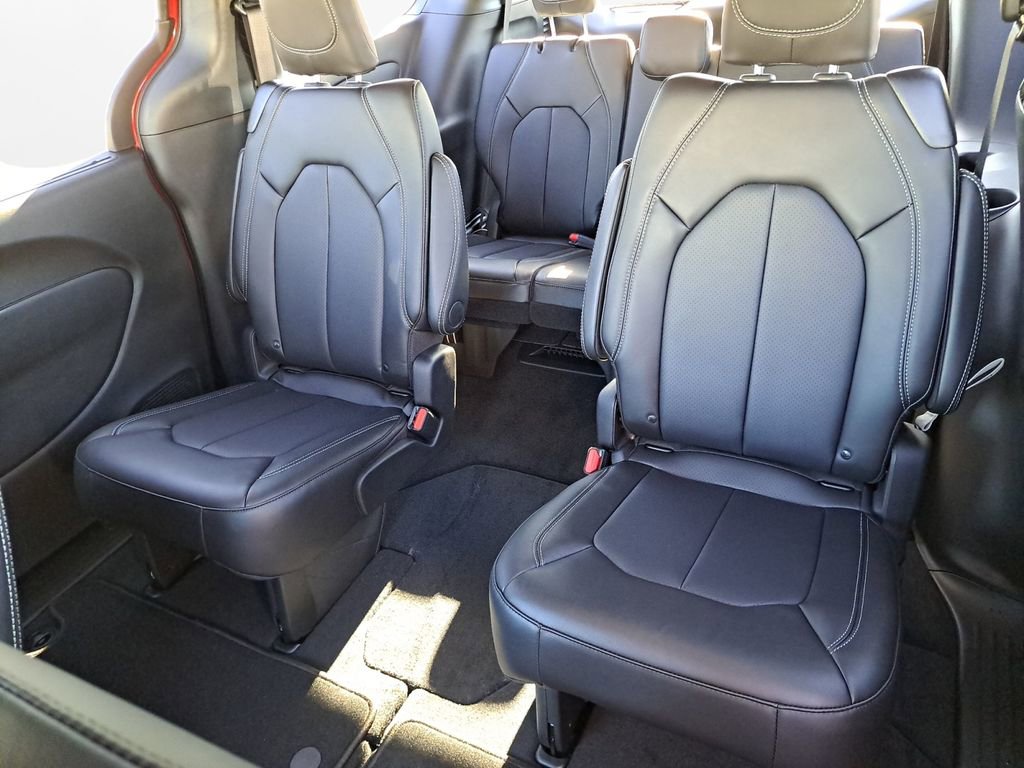 New 2026 Chrysler Pacifica Select FWD image 22