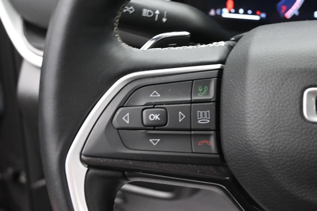Used 2022 Jeep Grand Cherokee Laredo w/ Luxury Tech Group I AWD/4WD image 28