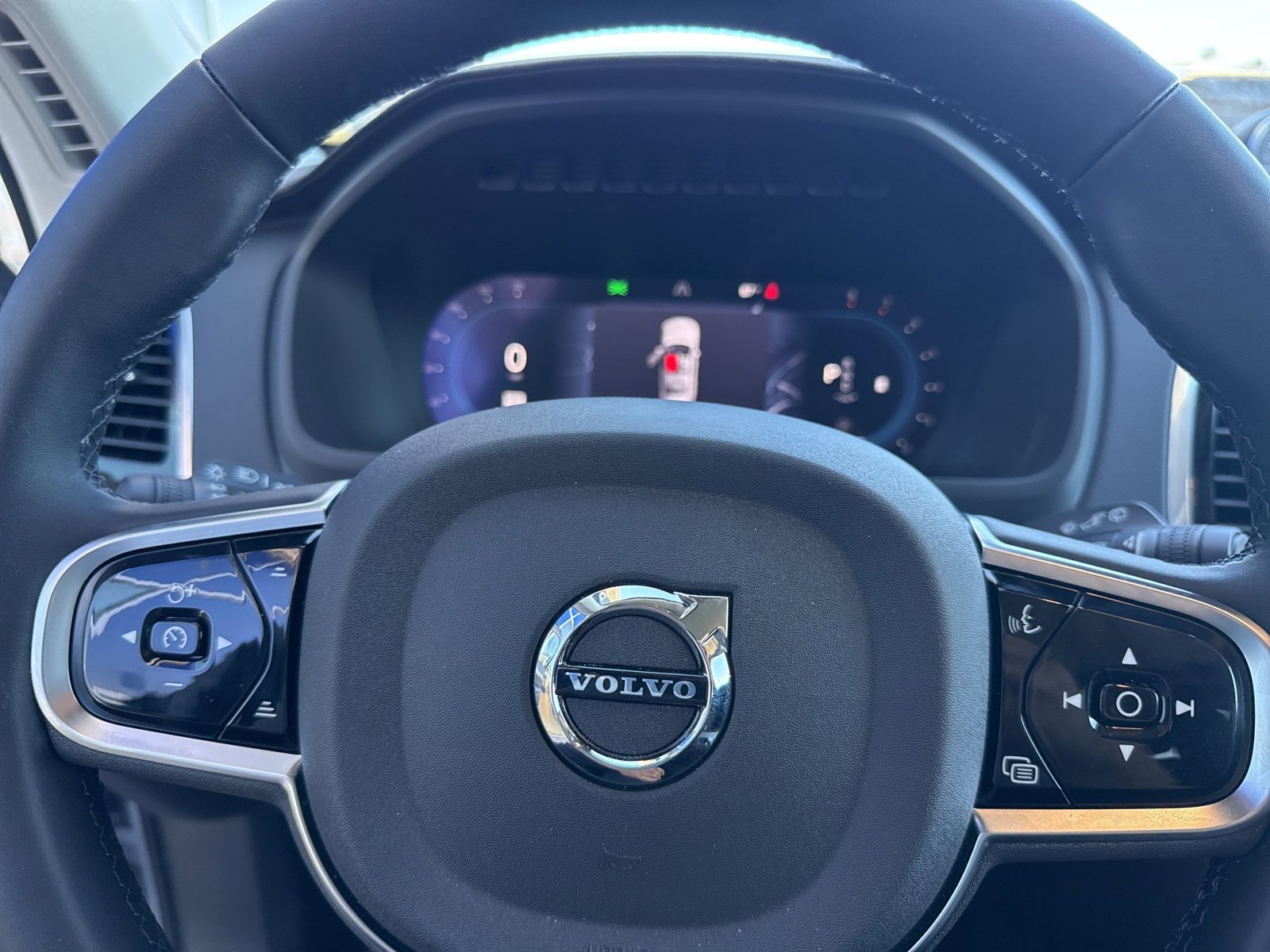 Certified 2025 Volvo XC90 B6 Ultra w/ Protection Package Premier image 28