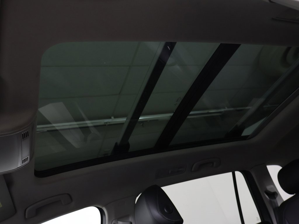 Used 2019 Volkswagen Tiguan SE w/ Panoramic Sunroof Package image 16