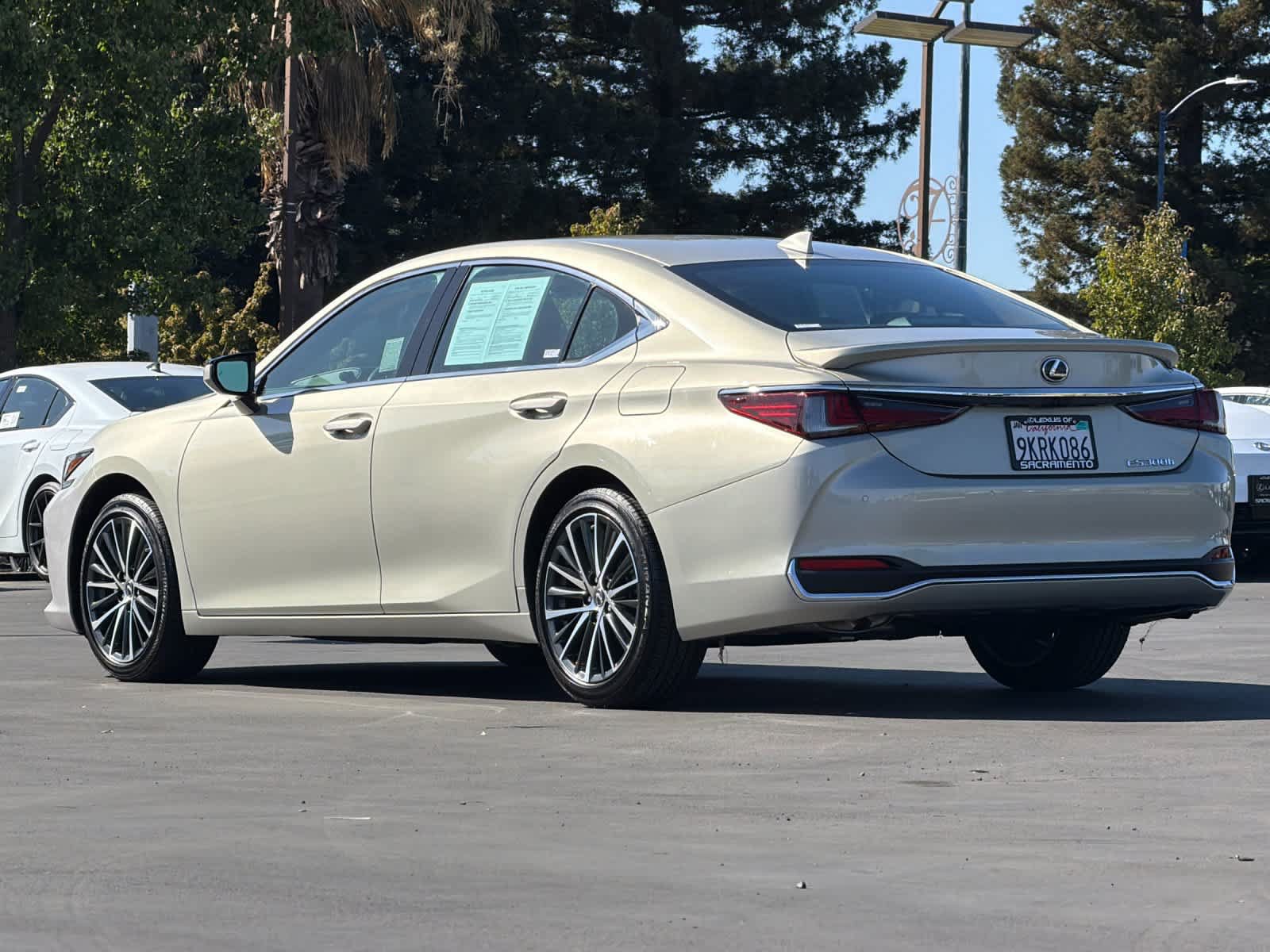 Certified 2024 Lexus ES 300h w/ Premium Package FWD image 7