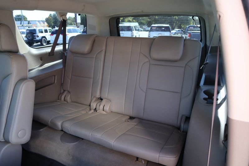 Used 2018 Chevrolet Suburban Premier image 18
