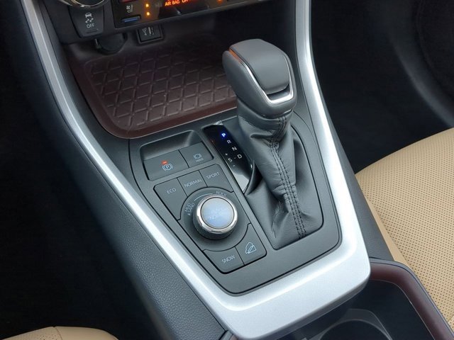 Used 2025 Toyota RAV4 Limited image 15