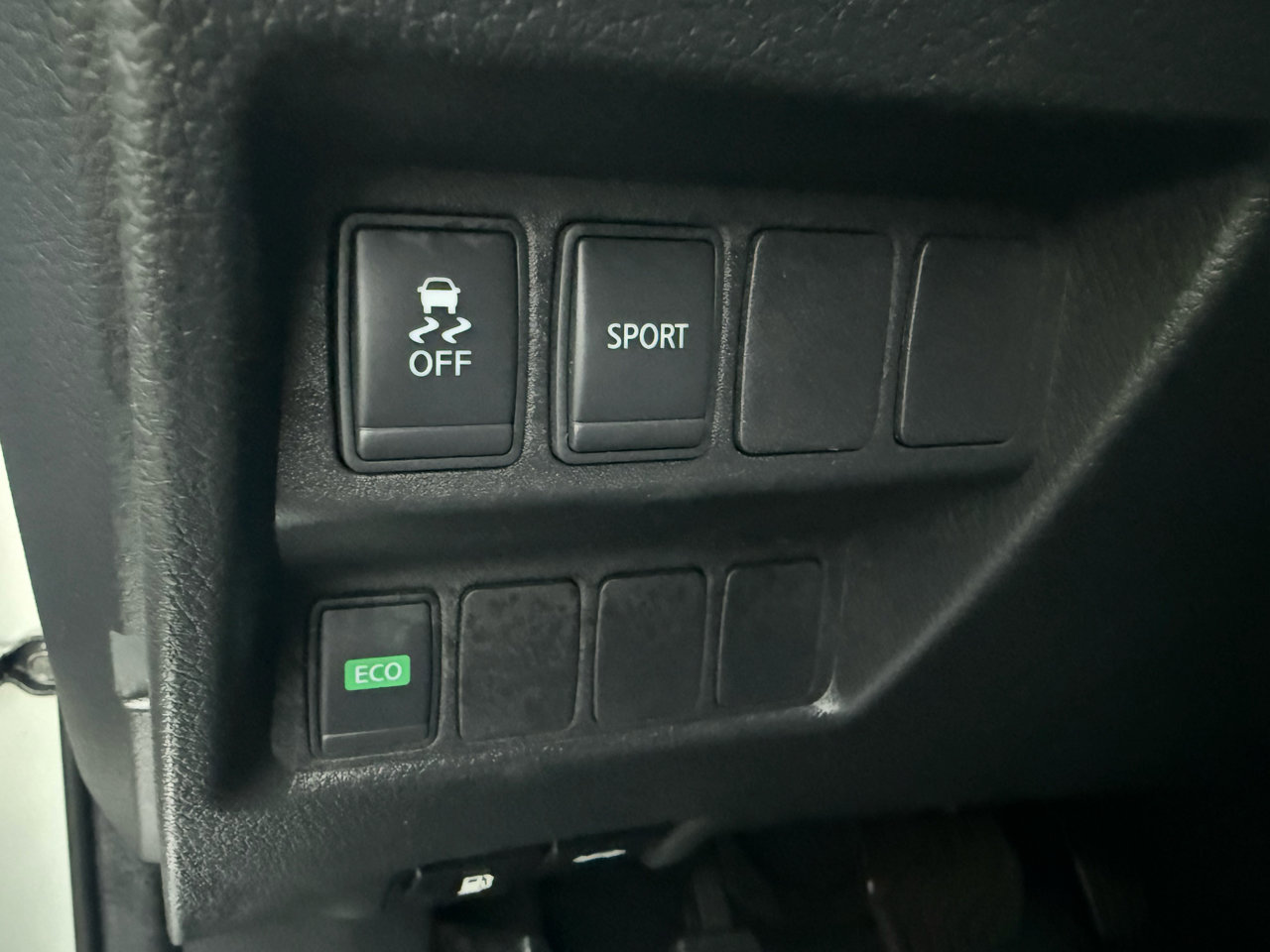 Used 2016 Nissan Rogue SV image 30