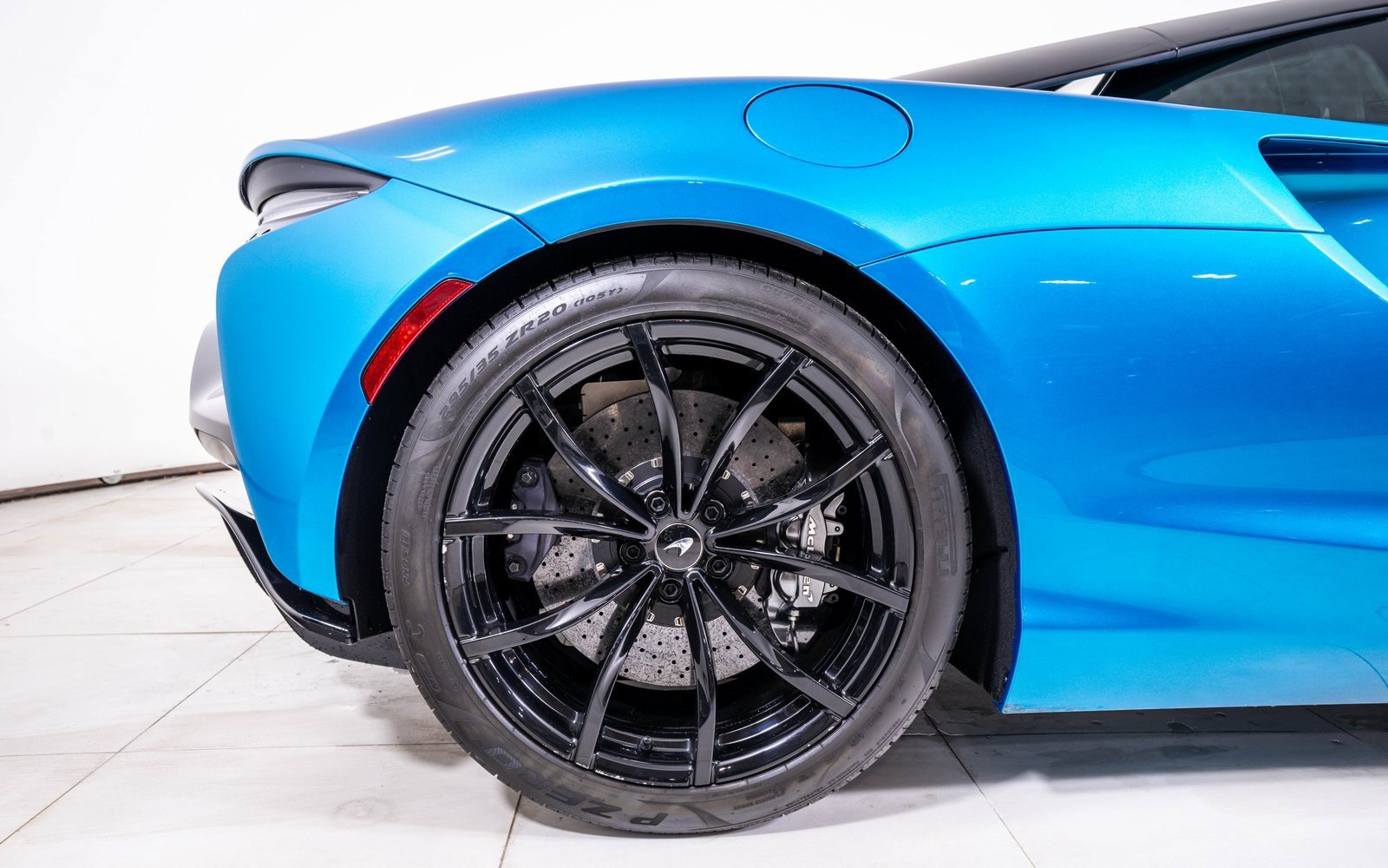 Used 2024 McLaren Artura image 14