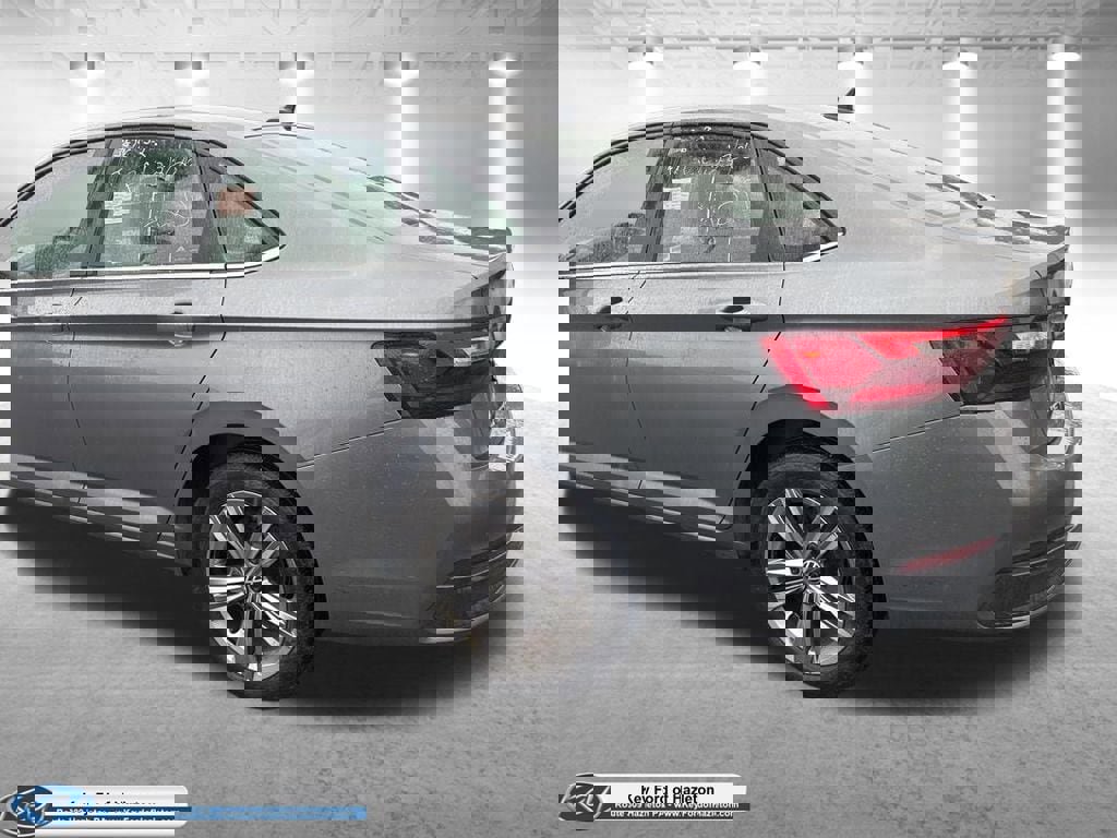 Used 2024 Volkswagen Jetta SE image 5