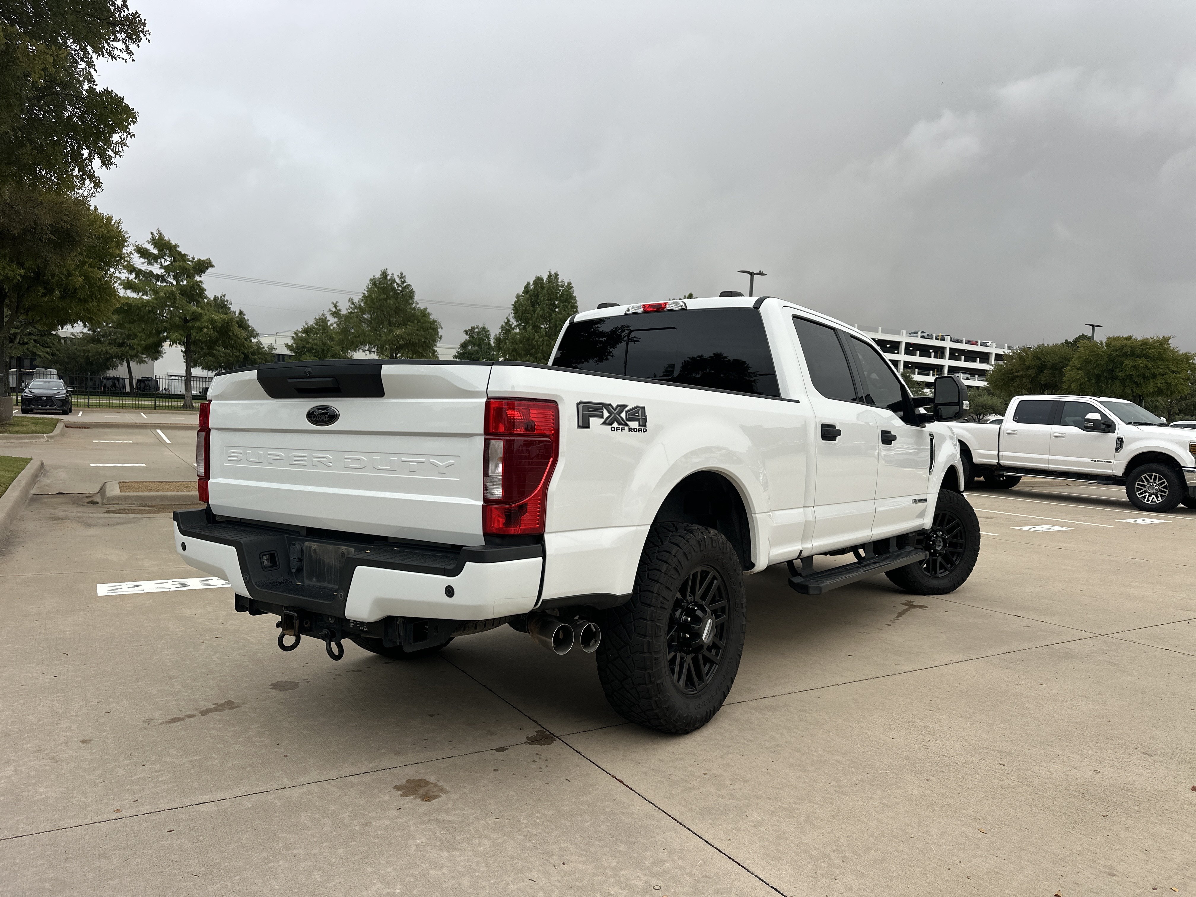 Used 2022 Ford F250 XLT w/ Black Appearance Package AWD/4WD image 2