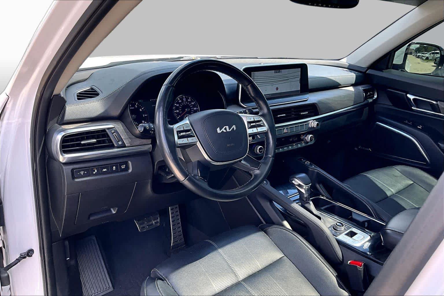 Used 2022 Kia Telluride SX w/ Nightfall Edition Package AWD/4WD image 16