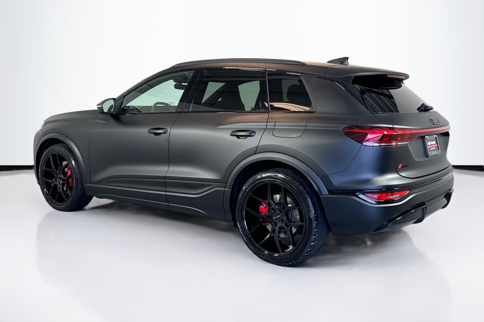 Used 2025 Audi SQ6 e-tron Prestige AWD/4WD image 7