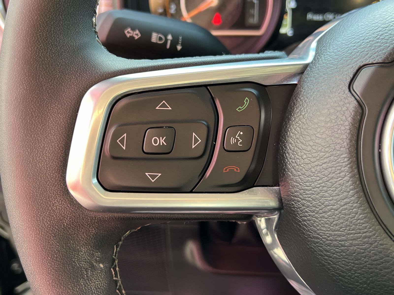 Used 2025 Jeep Wrangler Sahara image 21