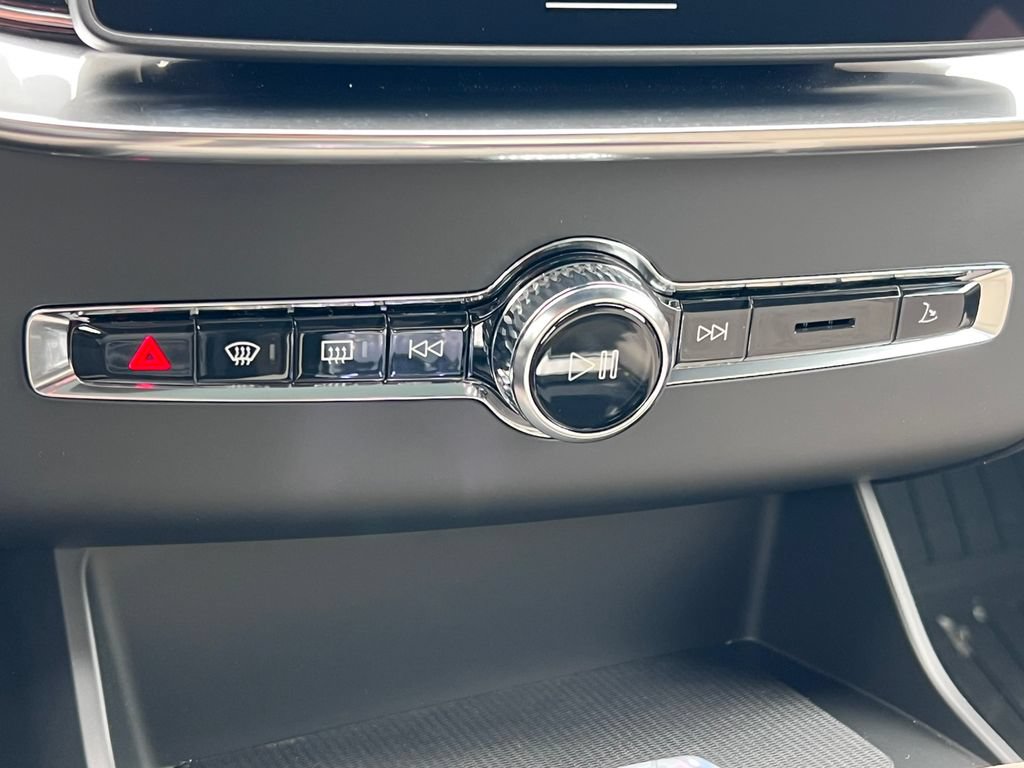 New 2026 Volvo XC90 B6 Plus w/ Protection Package Premier AWD/4WD image 27