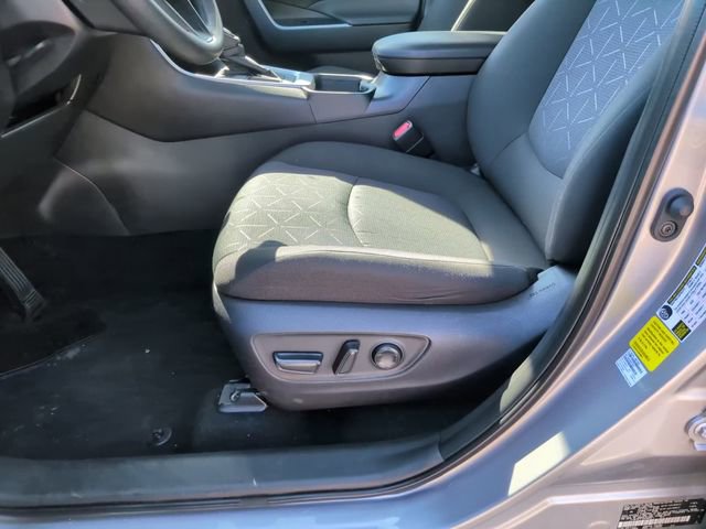 Used 2025 Toyota RAV4 XLE FWD image 13