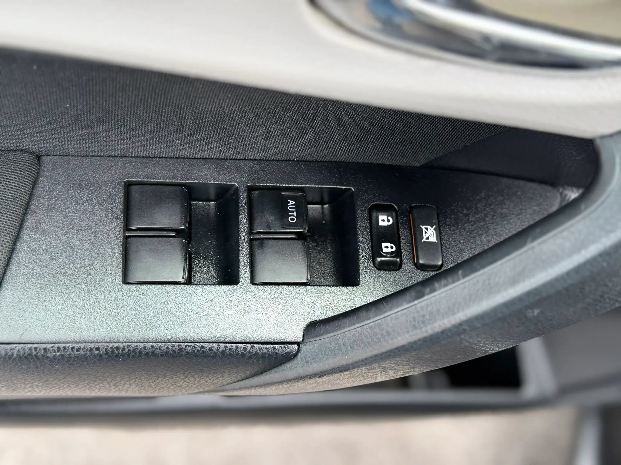 Used 2017 Toyota Corolla LE FWD image 17