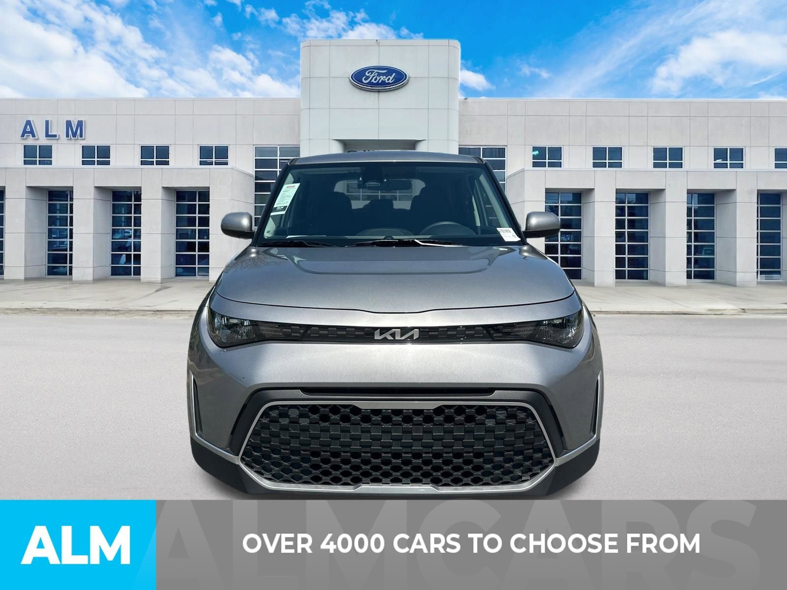 Used 2025 Kia Soul LX w/ LX Technology Package image 2