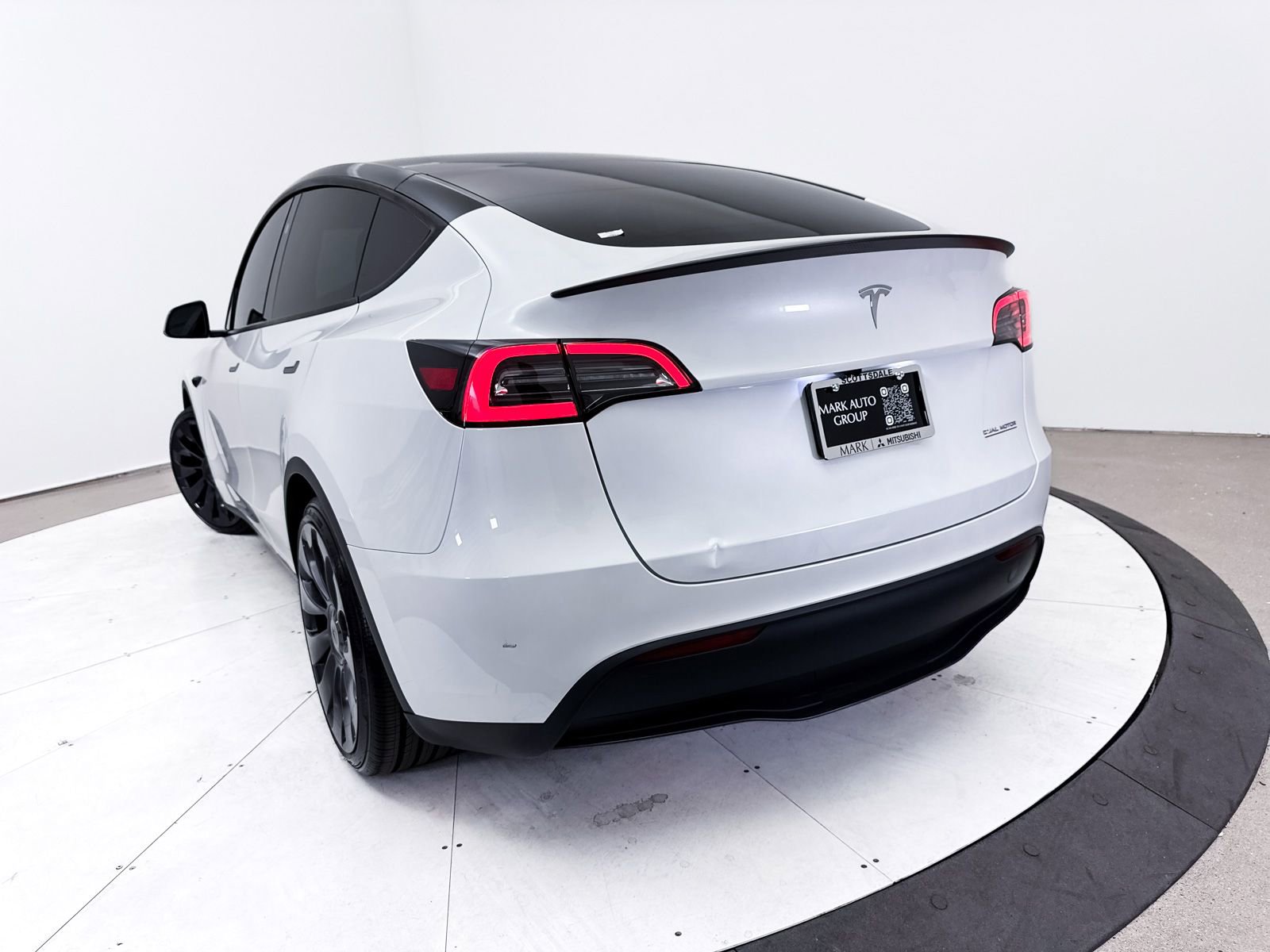 Used 2024 Tesla Model Y Performance image 8