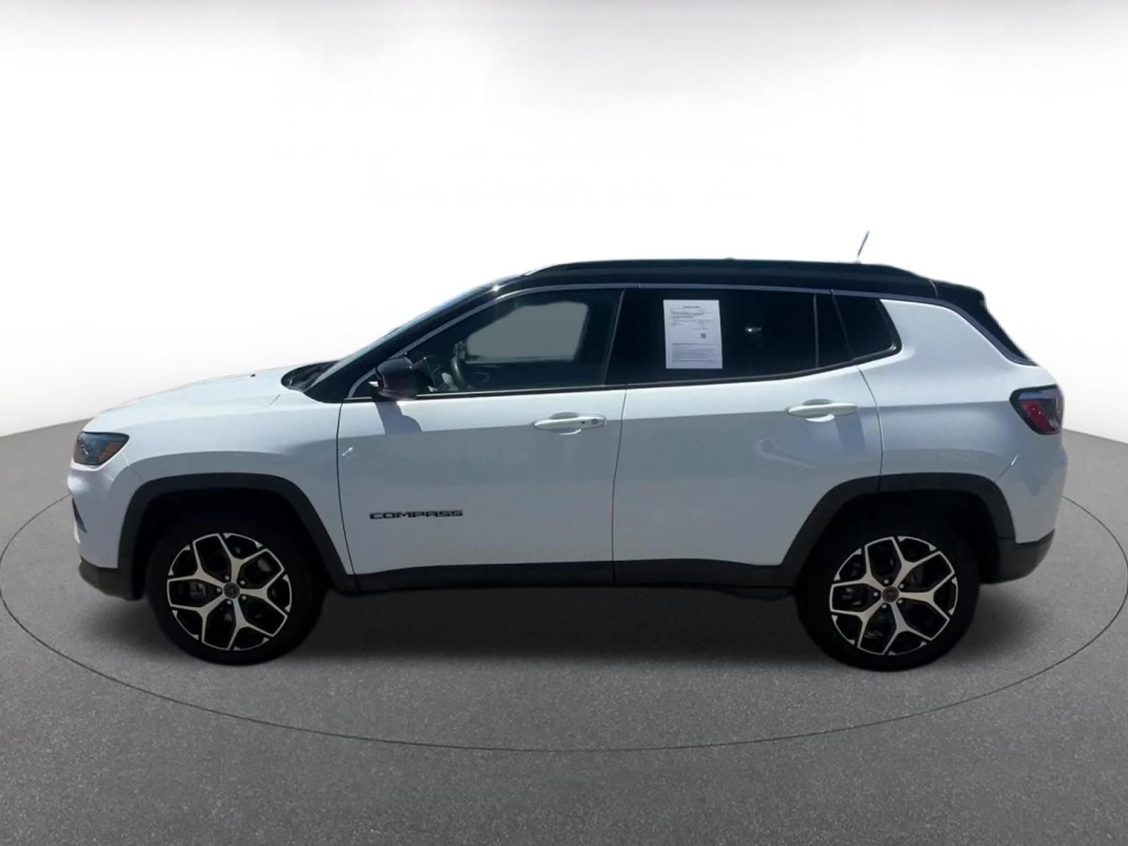 Used 2025 Jeep Compass Limited AWD/4WD image 9