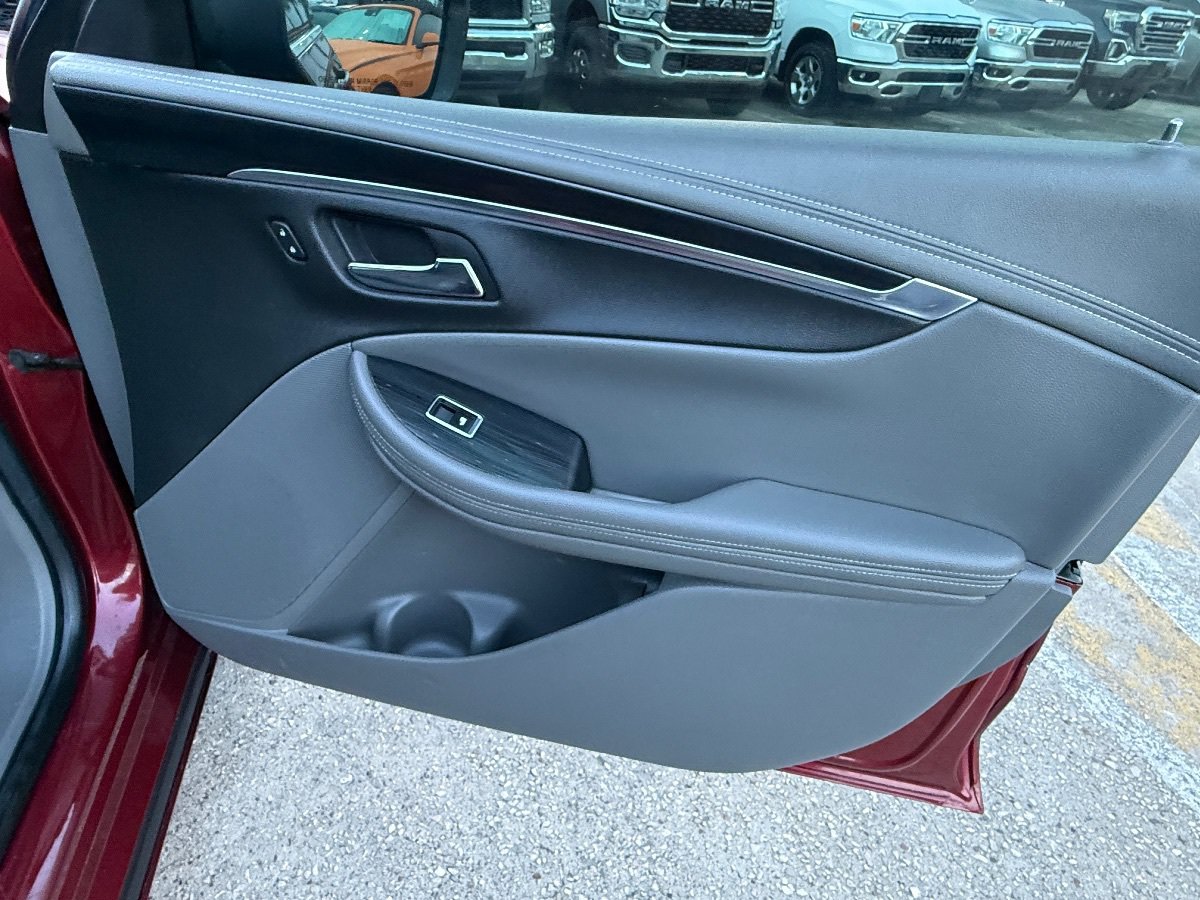 Used 2019 Chevrolet Impala LT FWD image 14