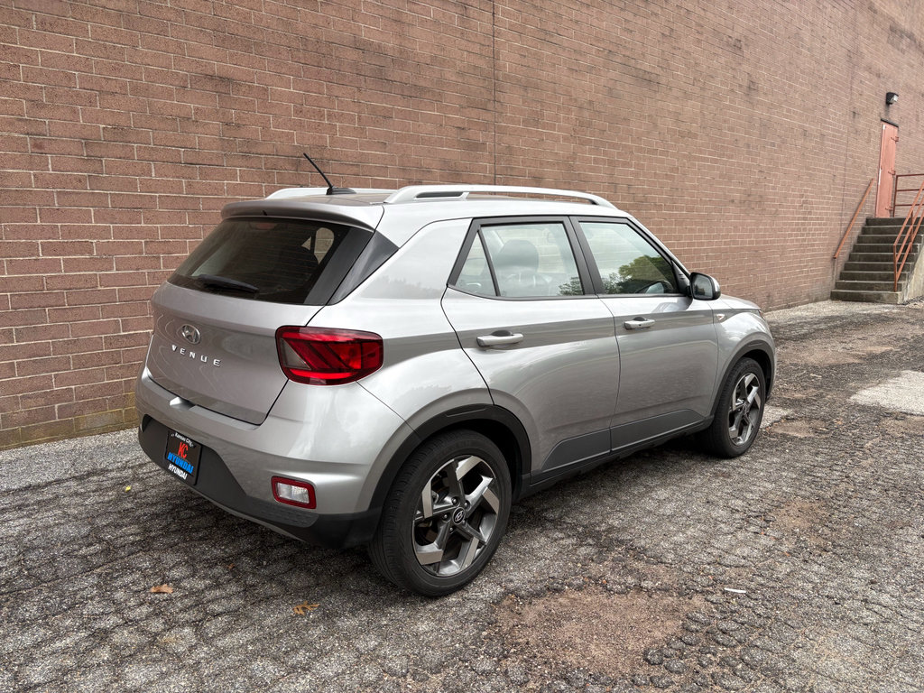 Used 2025 Hyundai Venue SEL FWD image 5