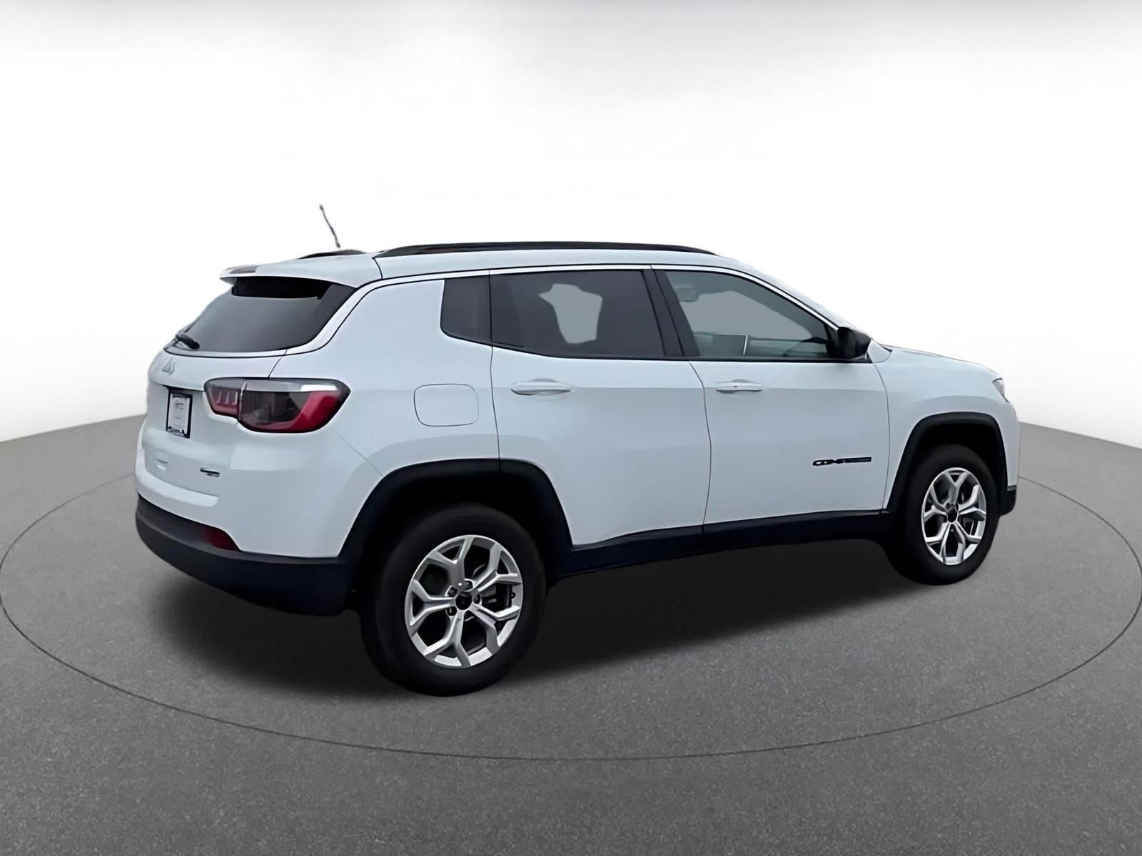 Used 2025 Jeep Compass Latitude AWD/4WD image 14