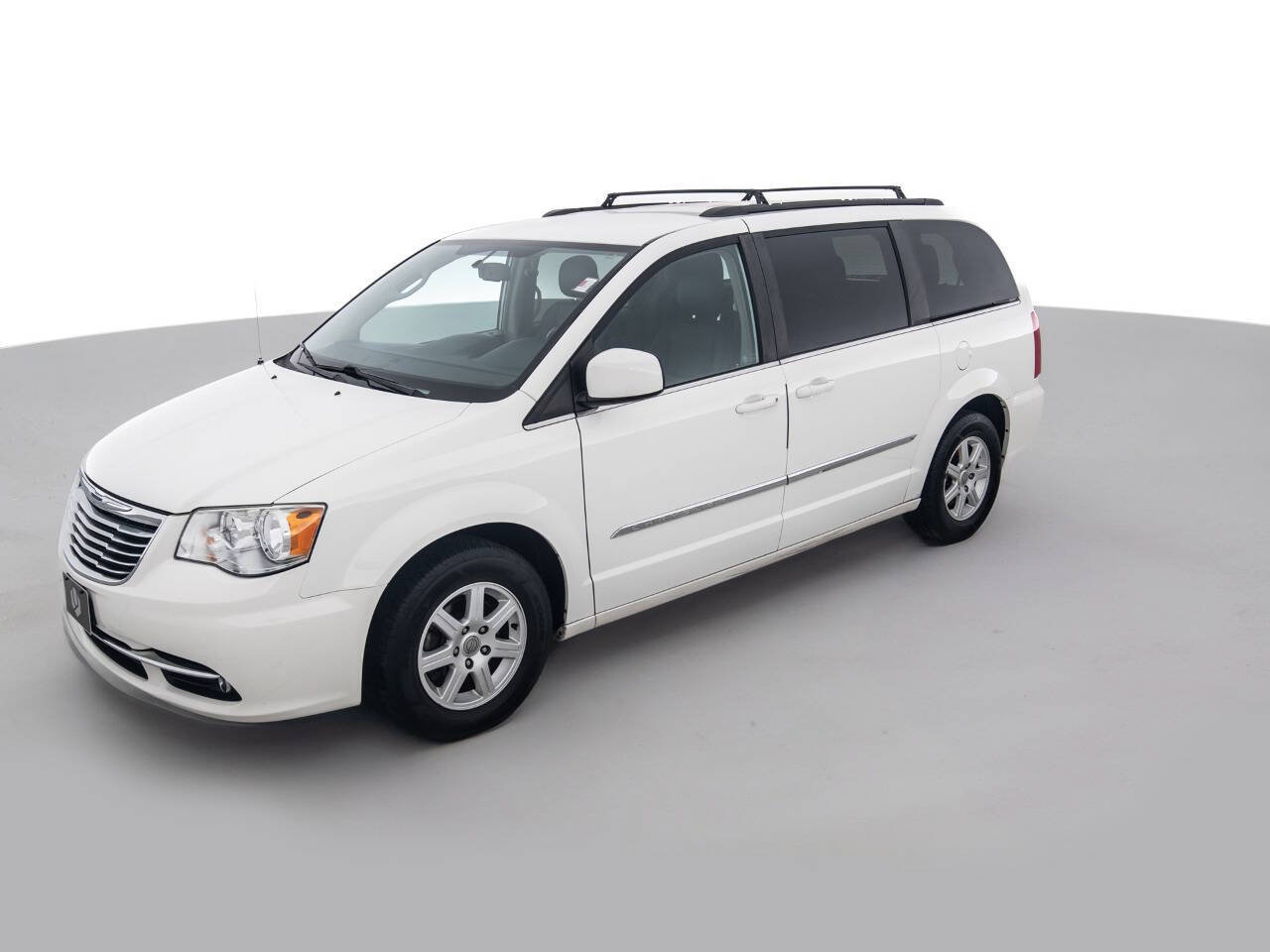 Used 2013 Chrysler Town & Country Touring FWD image 9