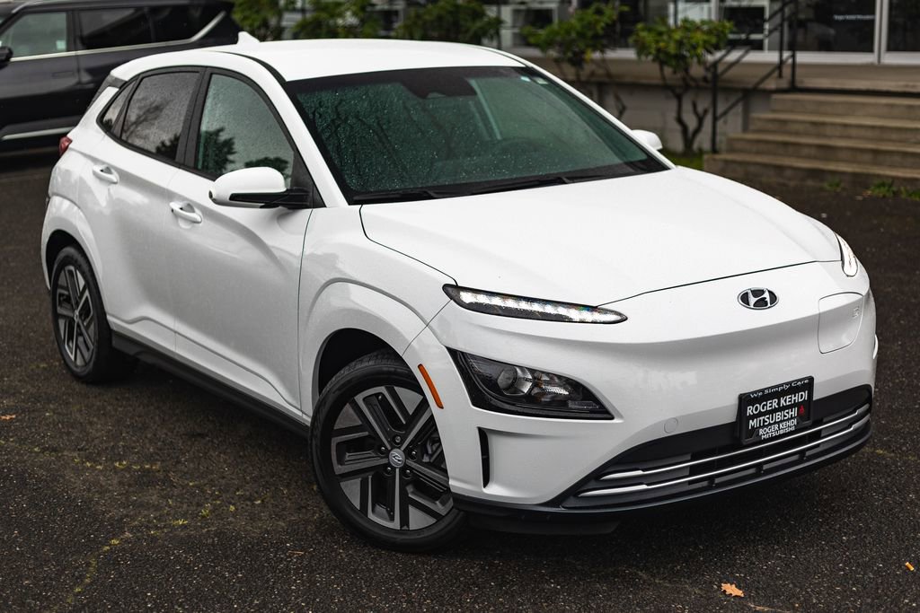 Used 2023 Hyundai Kona SE w/ Cargo Package image 2