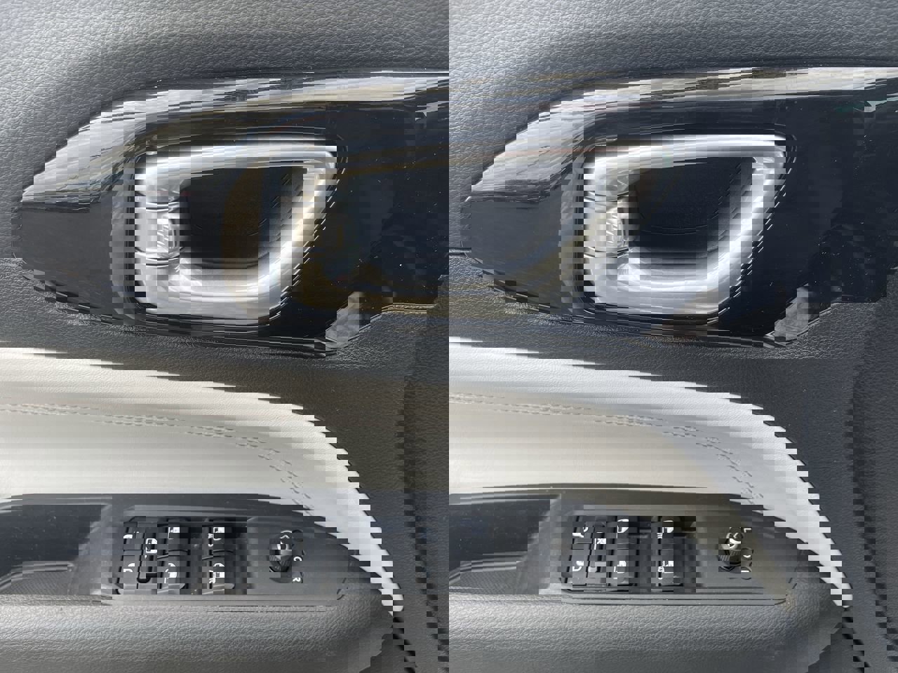 Used 2024 Jeep Compass Limited image 23