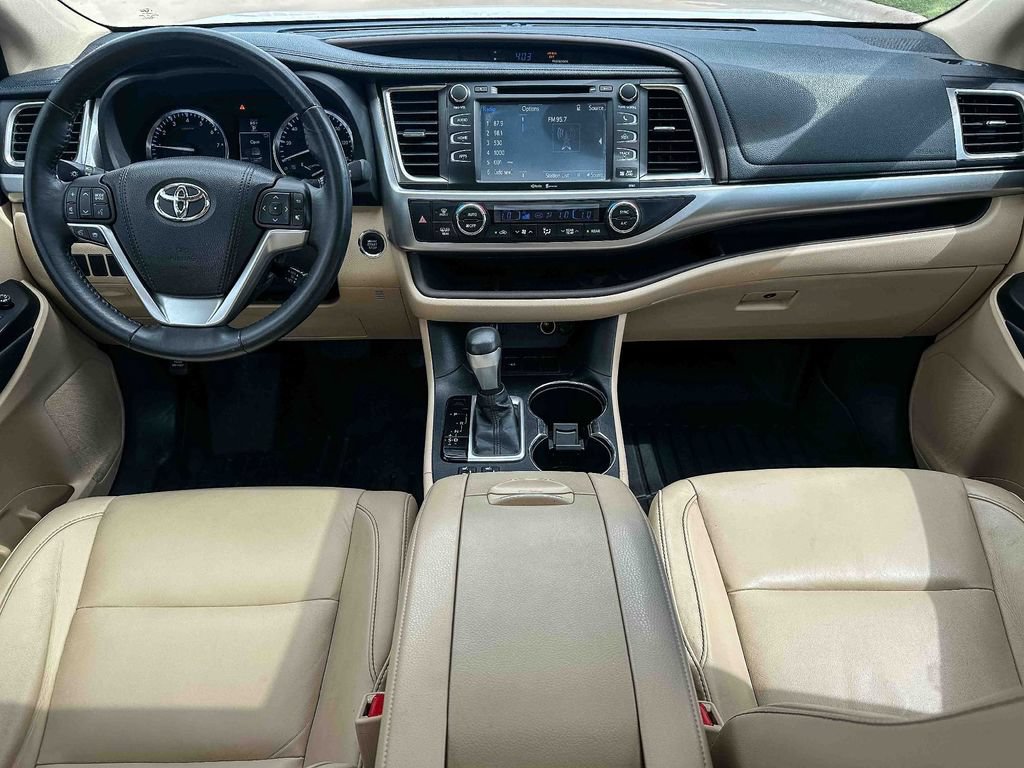 Used 2015 Toyota Highlander XLE FWD image 11