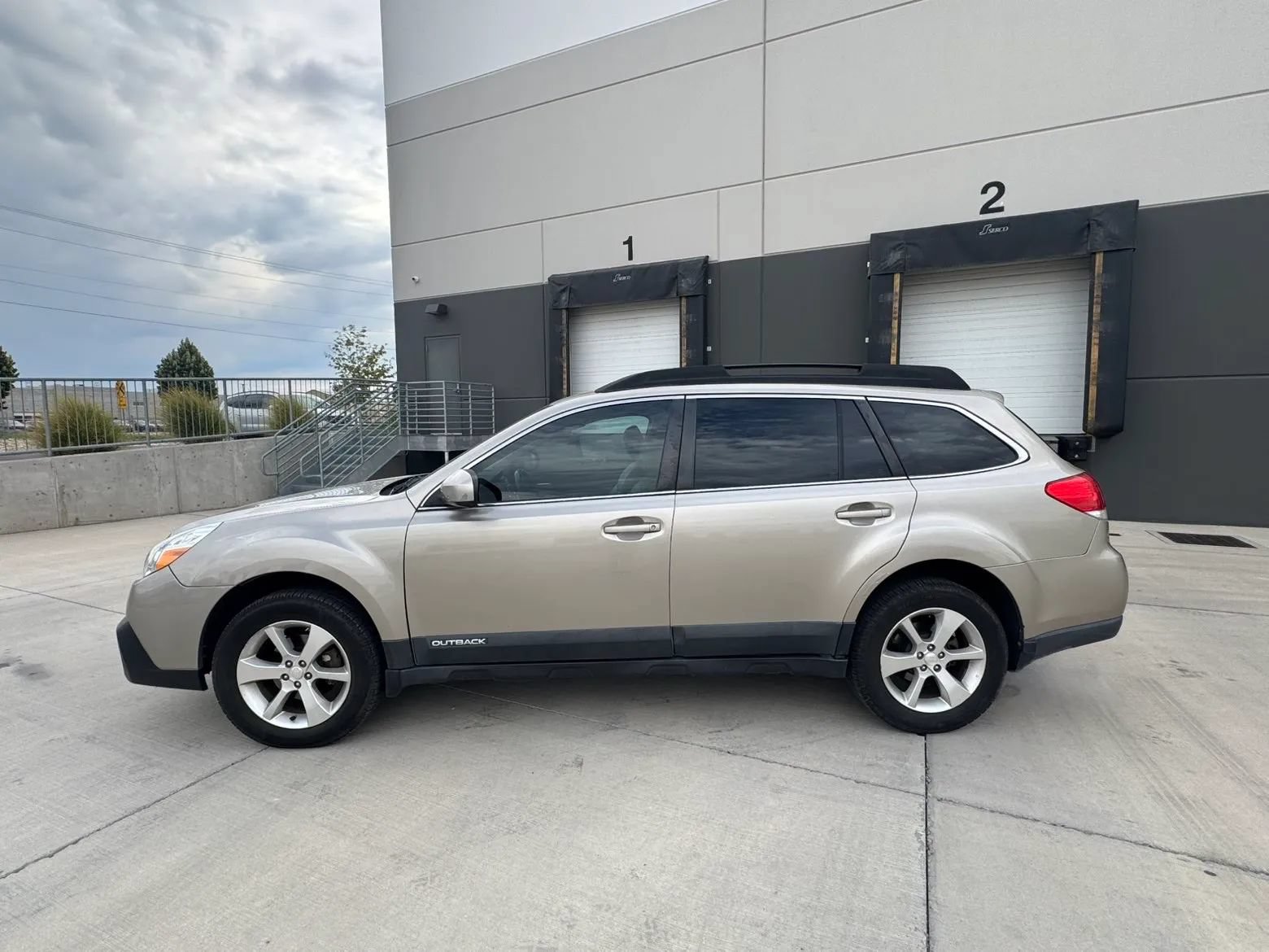 Used 2014 Subaru Outback 2.5i Limited AWD/4WD image 2