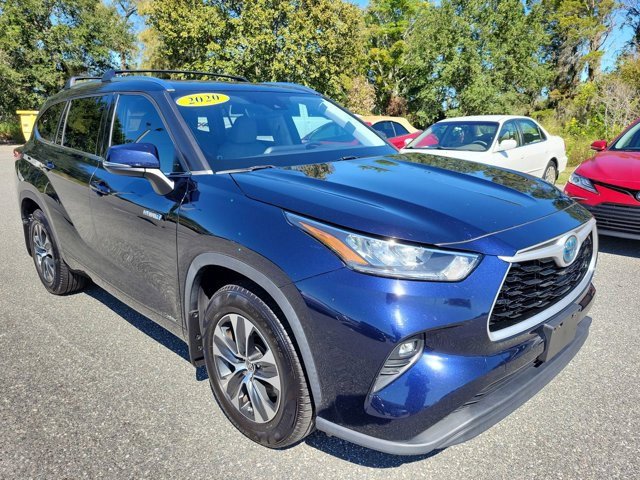 Used 2020 Toyota Highlander XLE image 2
