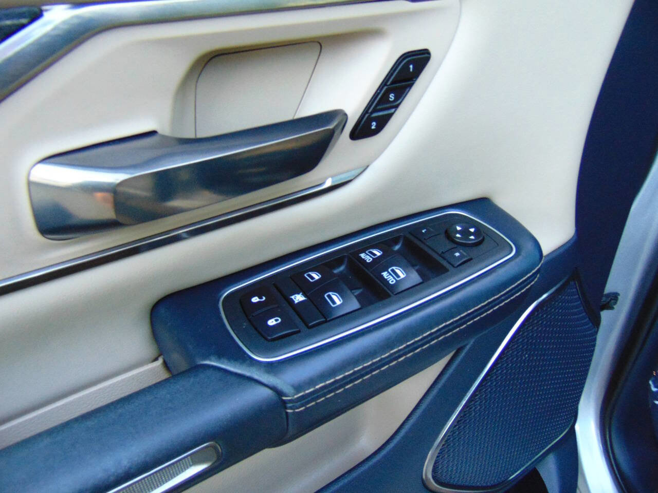 Used 2019 RAM 1500 Limited w/ Advanced Safety Group image 8