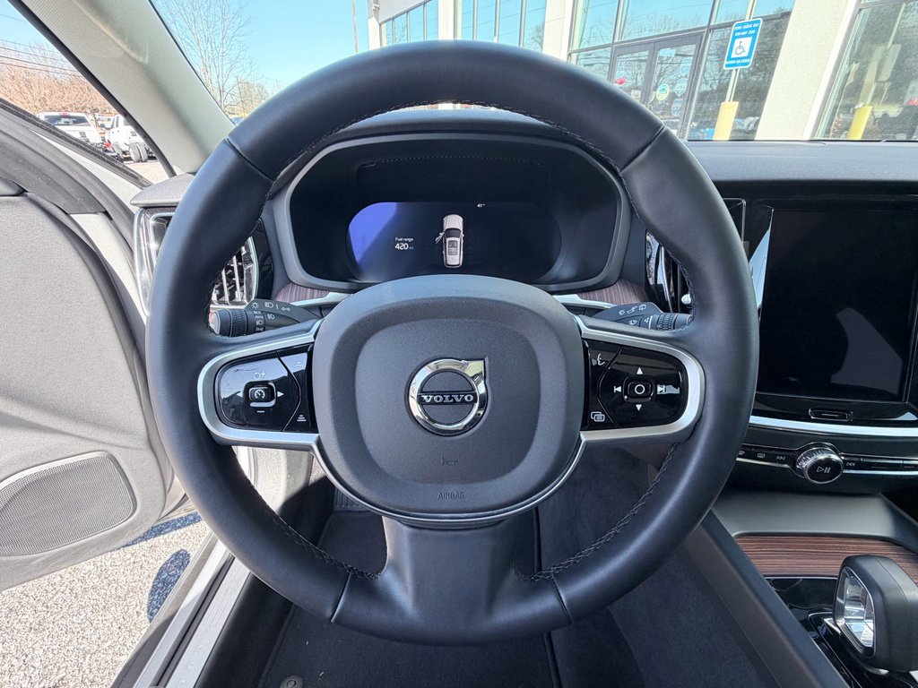 Used 2025 Volvo V60 B5 Cross Country Plus image 13