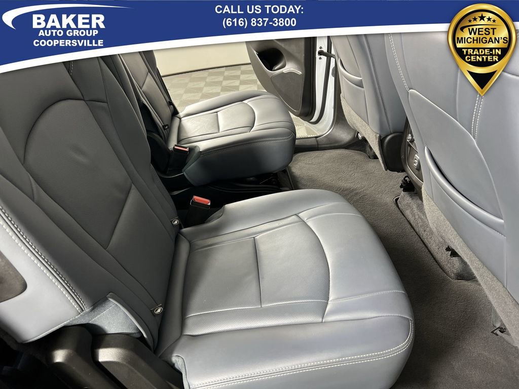 Used 2023 Buick Enclave Essence image 26