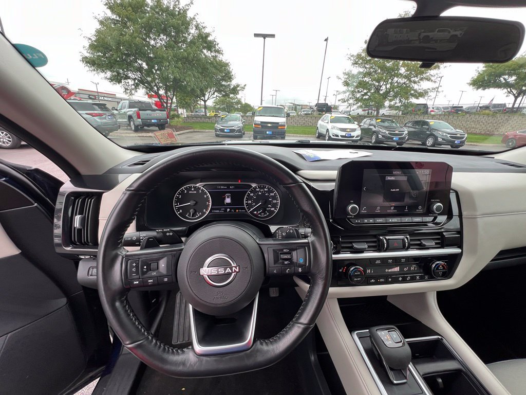 Used 2024 Nissan Pathfinder SV AWD/4WD image 39