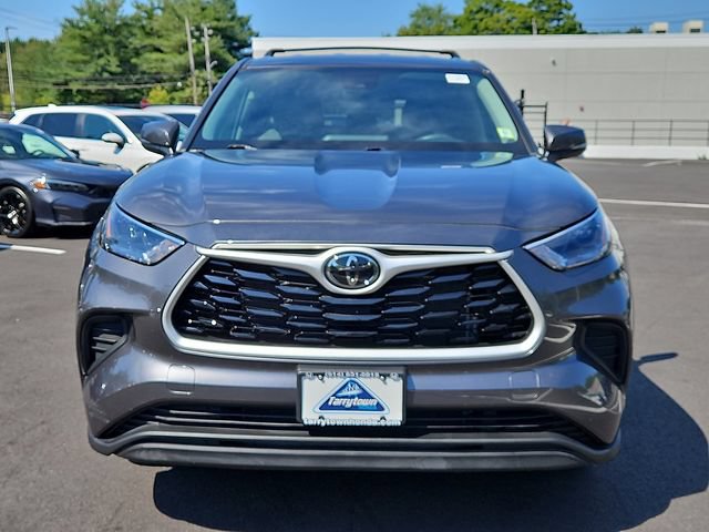 Used 2023 Toyota Highlander L AWD/4WD image 2