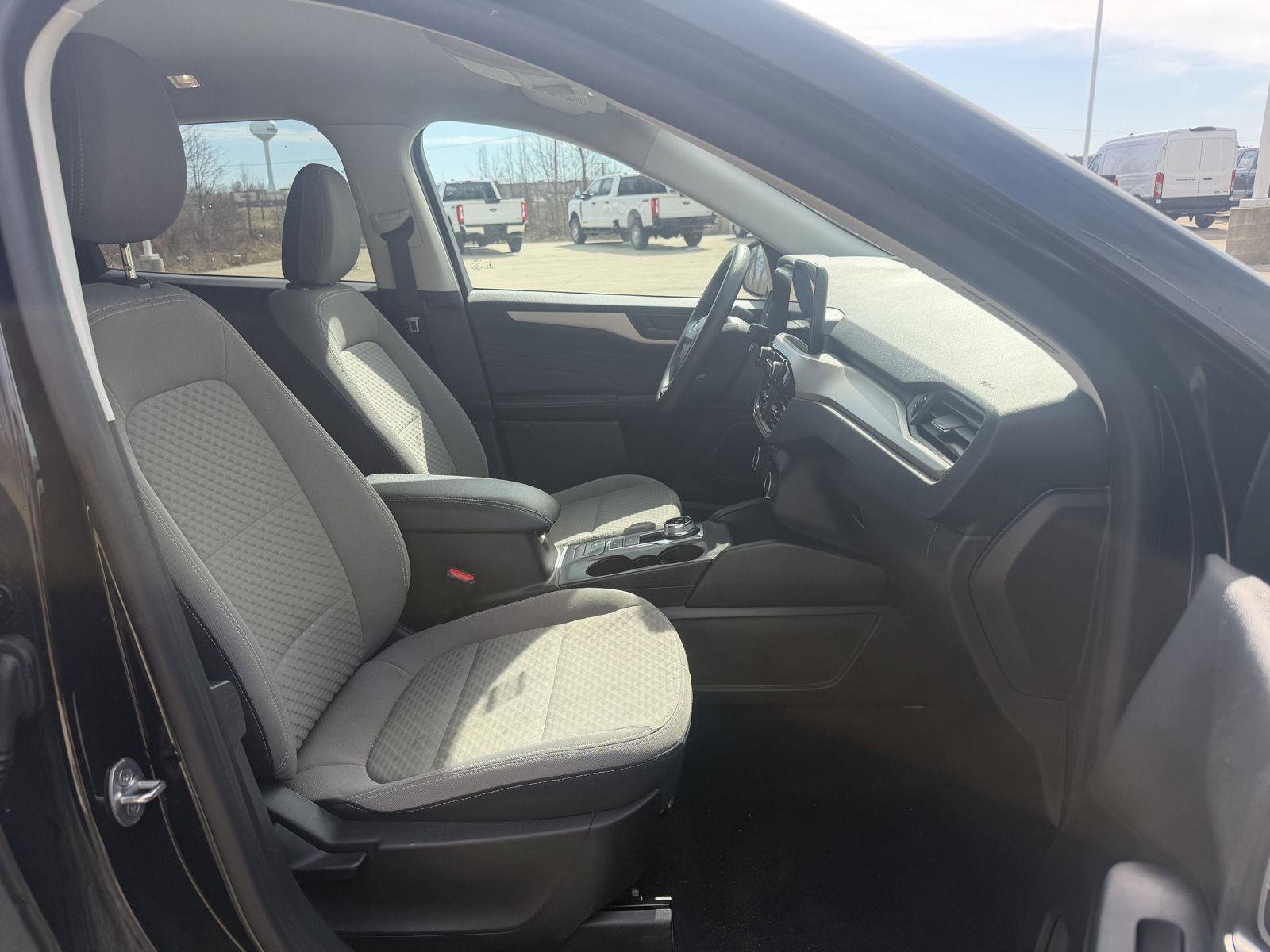Used 2022 Ford Escape SE image 24