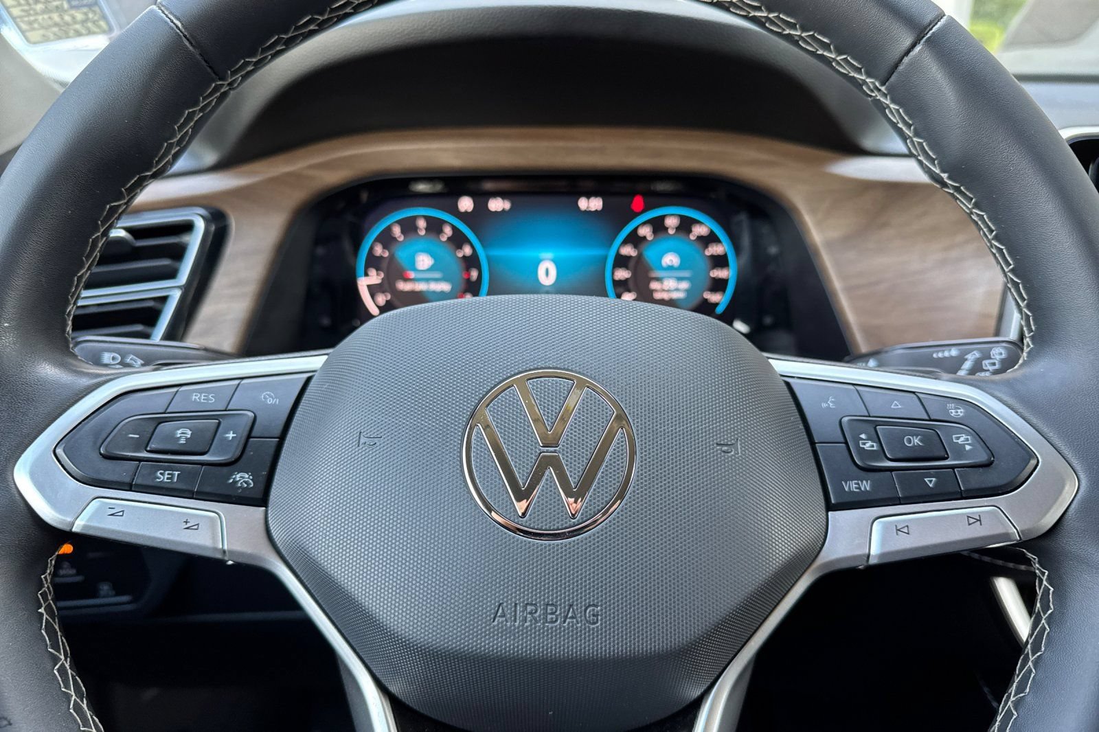 Used 2024 Volkswagen Atlas SE AWD/4WD image 35