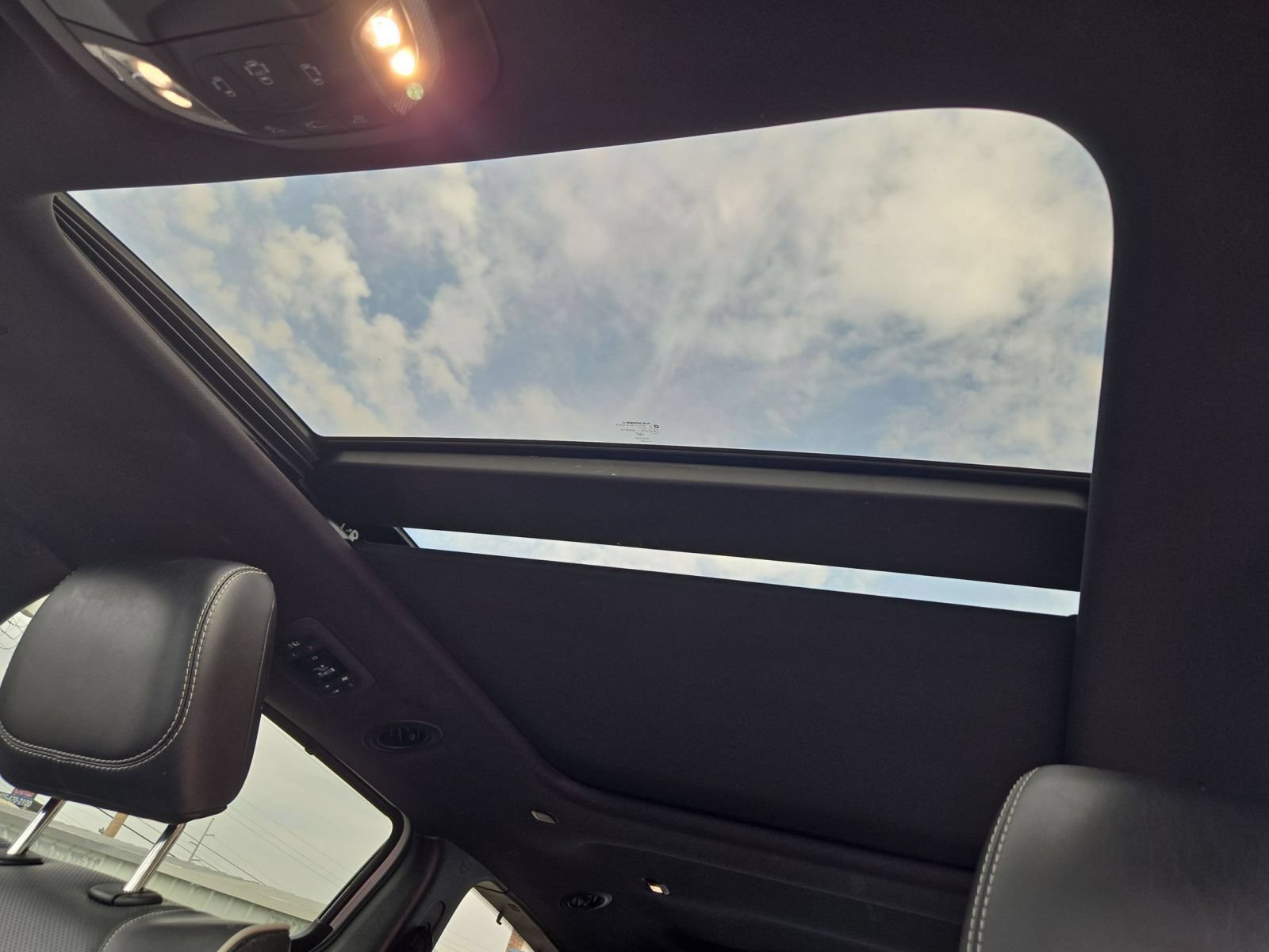 Used 2025 Chrysler Pacifica Limited FWD image 19