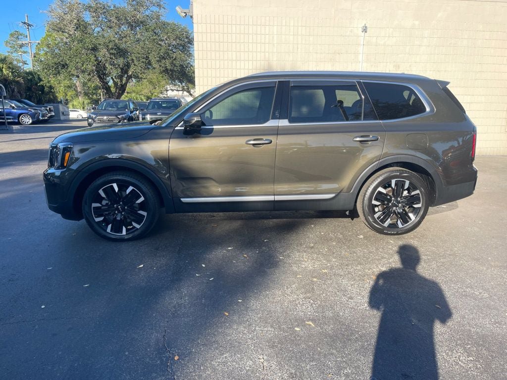 Used 2025 Kia Telluride SX FWD image 2