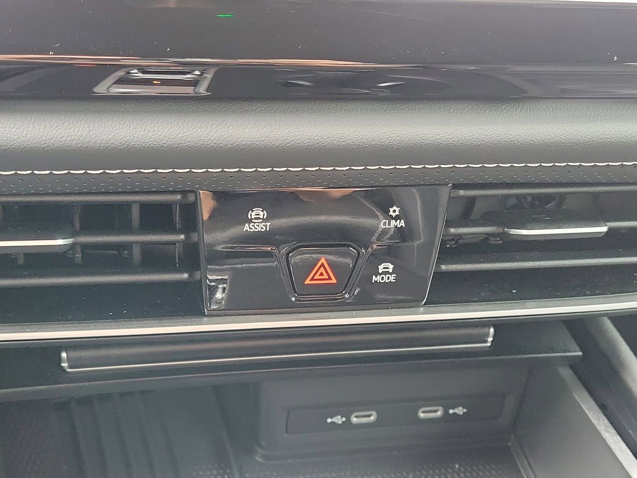 Used 2025 Volkswagen Atlas Cross Sport SE image 18