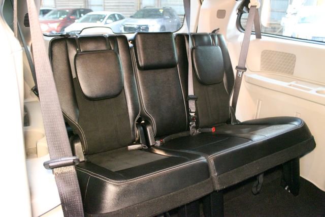 Used 2019 Dodge Grand Caravan SXT FWD image 14