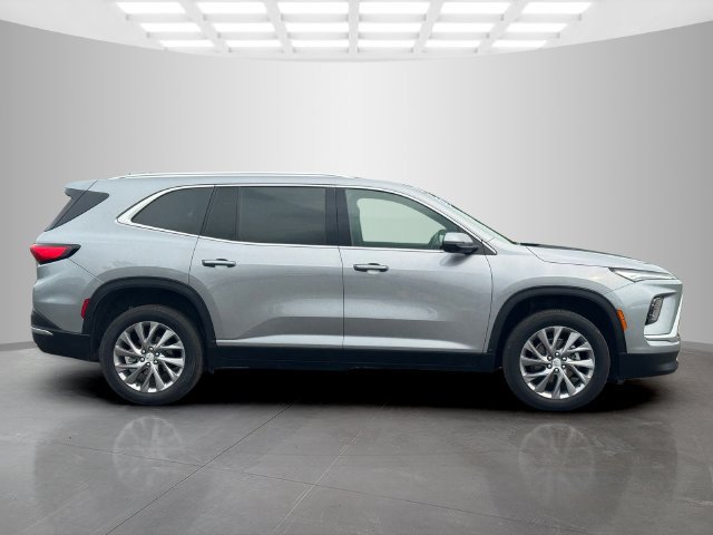 Used 2025 Buick Enclave Preferred AWD/4WD image 8