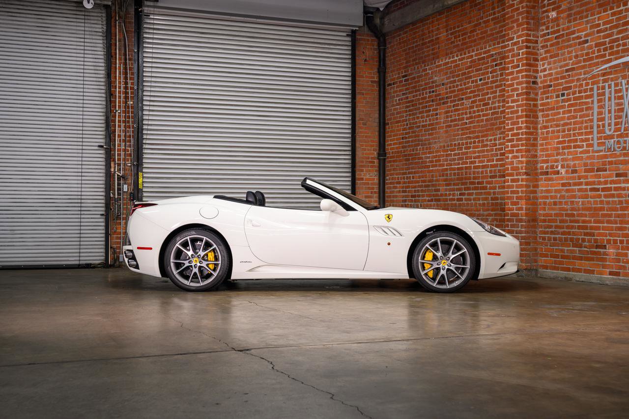 Used 2014 Ferrari California RWD image 13