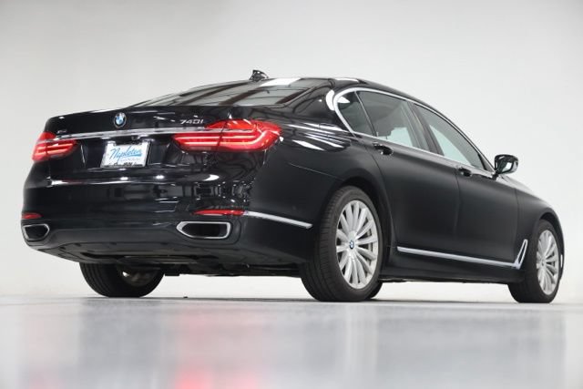 Used 2017 BMW 740i xDrive AWD/4WD image 13