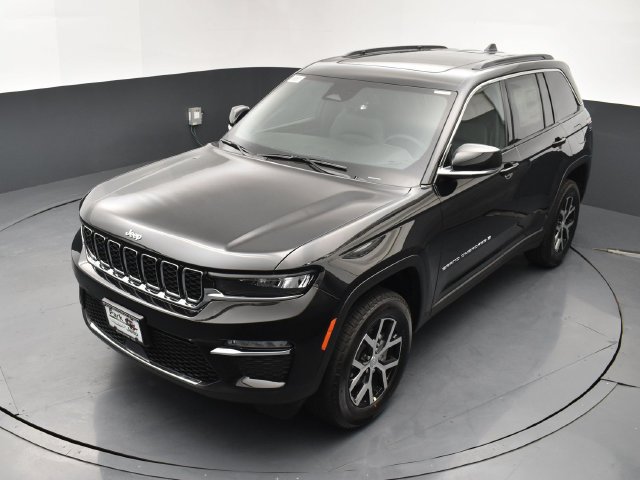 Used 2025 Jeep Grand Cherokee Limited w/ Trailer Tow Package AWD/4WD image 14