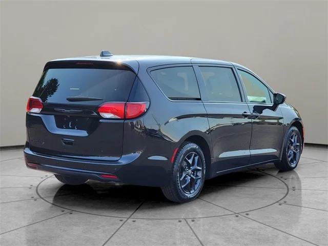 Certified 2019 Chrysler Pacifica Touring Plus w/ S Appearance Package FWD image 9