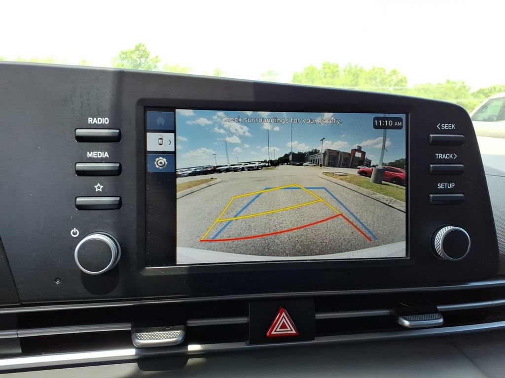 Used 2025 Hyundai Elantra SE FWD image 12